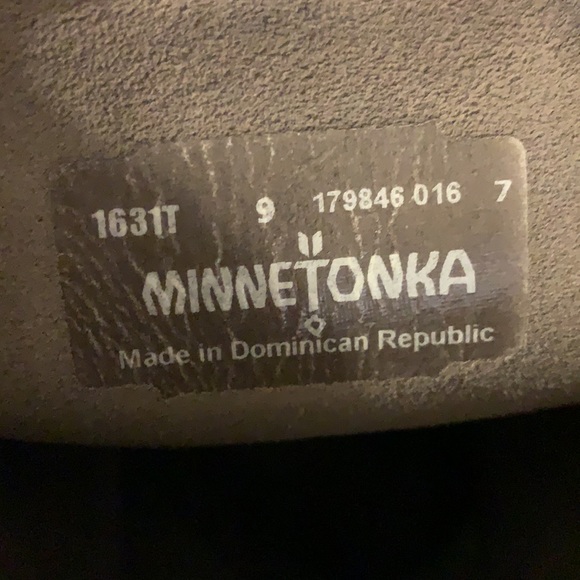 Minnetonka 3 layer fringe boots - Picture 2 of 4